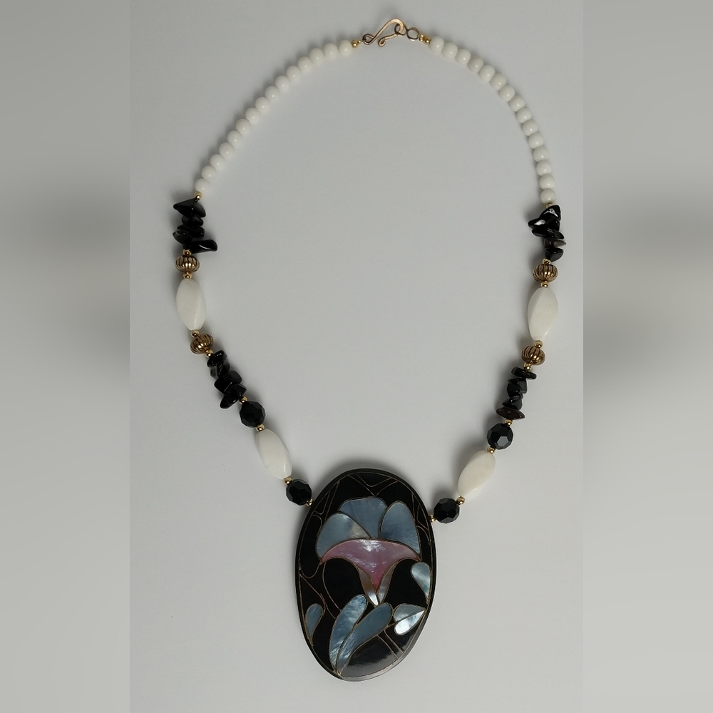 Vintage 1970s Stone Bead Shell Inlay Large Statement Pendant Necklace Lee Sands